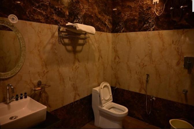 Hotel Raghuveer Inn By Bookingcare Sitapur Muafi Luaran gambar